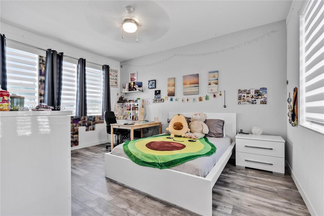 Recently Rented: $6,800 (5 beds, 4 baths, 3491 Square Feet)