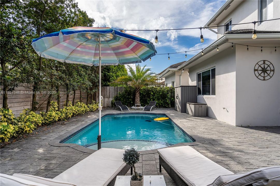 Recently Rented: $6,800 (5 beds, 4 baths, 3491 Square Feet)