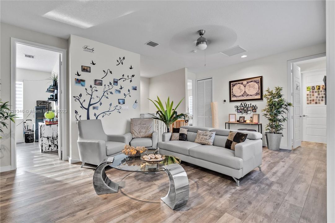 Recently Rented: $6,800 (5 beds, 4 baths, 3491 Square Feet)