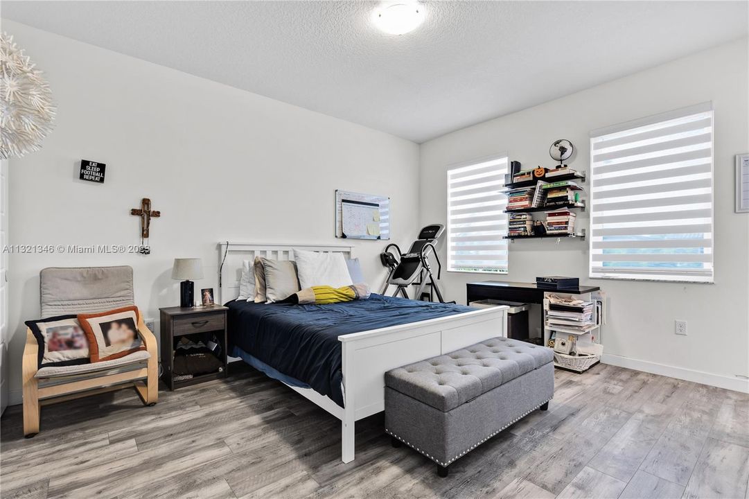 Recently Rented: $6,800 (5 beds, 4 baths, 3491 Square Feet)