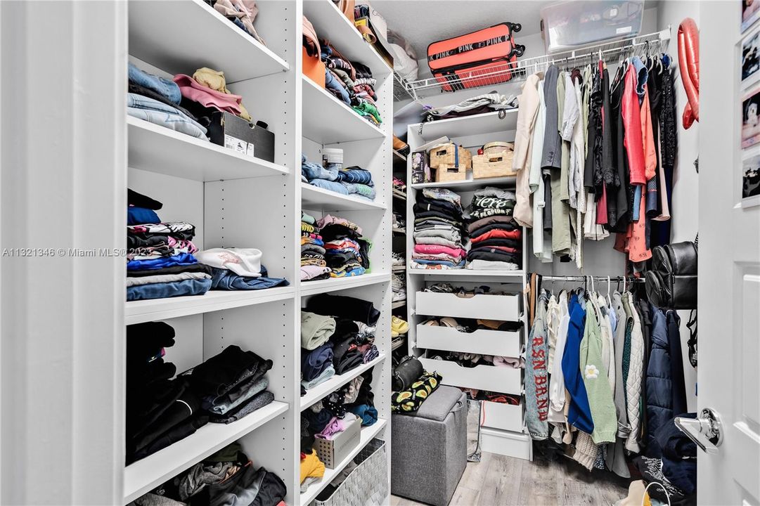 Recently Rented: $6,800 (5 beds, 4 baths, 3491 Square Feet)