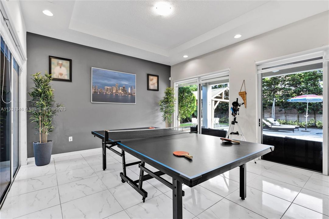 Recently Rented: $6,800 (5 beds, 4 baths, 3491 Square Feet)