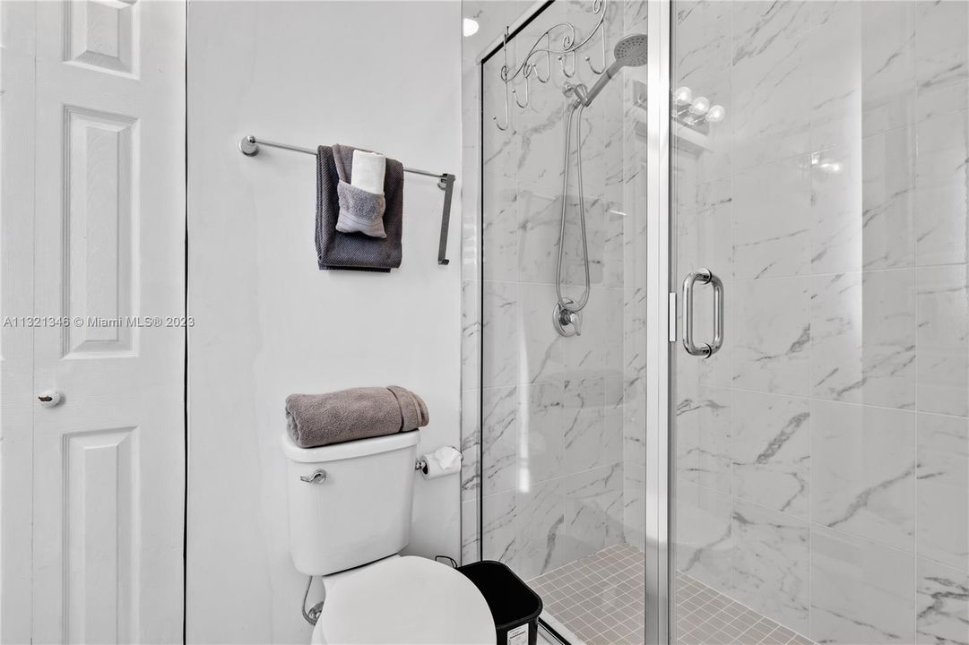 Recently Rented: $6,800 (5 beds, 4 baths, 3491 Square Feet)