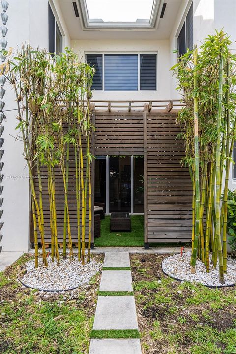 Recently Rented: $6,800 (5 beds, 4 baths, 3491 Square Feet)