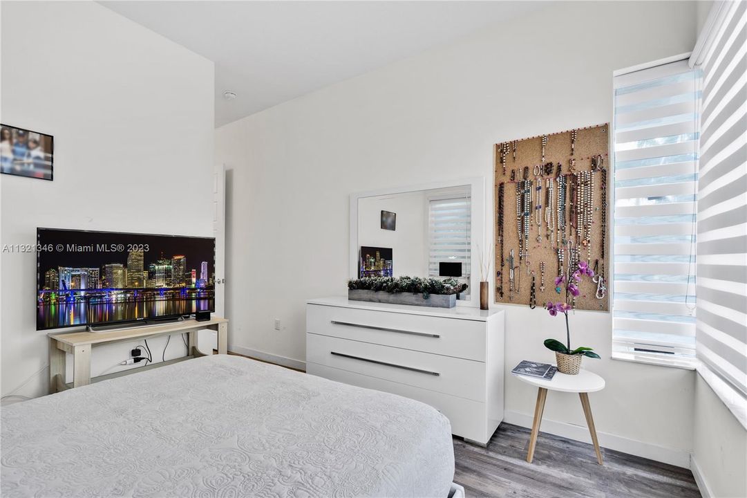 Recently Rented: $6,800 (5 beds, 4 baths, 3491 Square Feet)