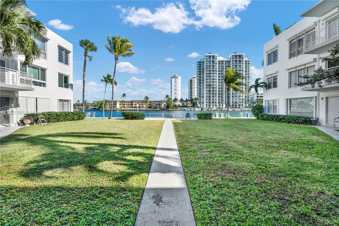 Recently Sold: $420,000 (2 beds, 2 baths, 1450 Square Feet)