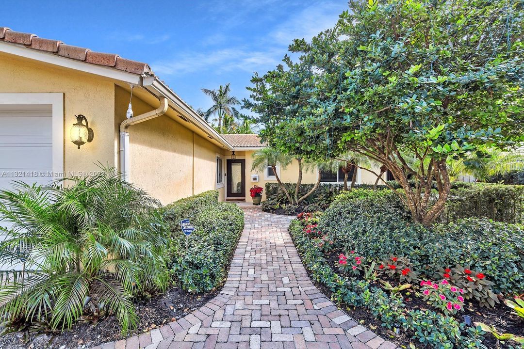 Recently Sold: $1,300,000 (3 beds, 2 baths, 1773 Square Feet)