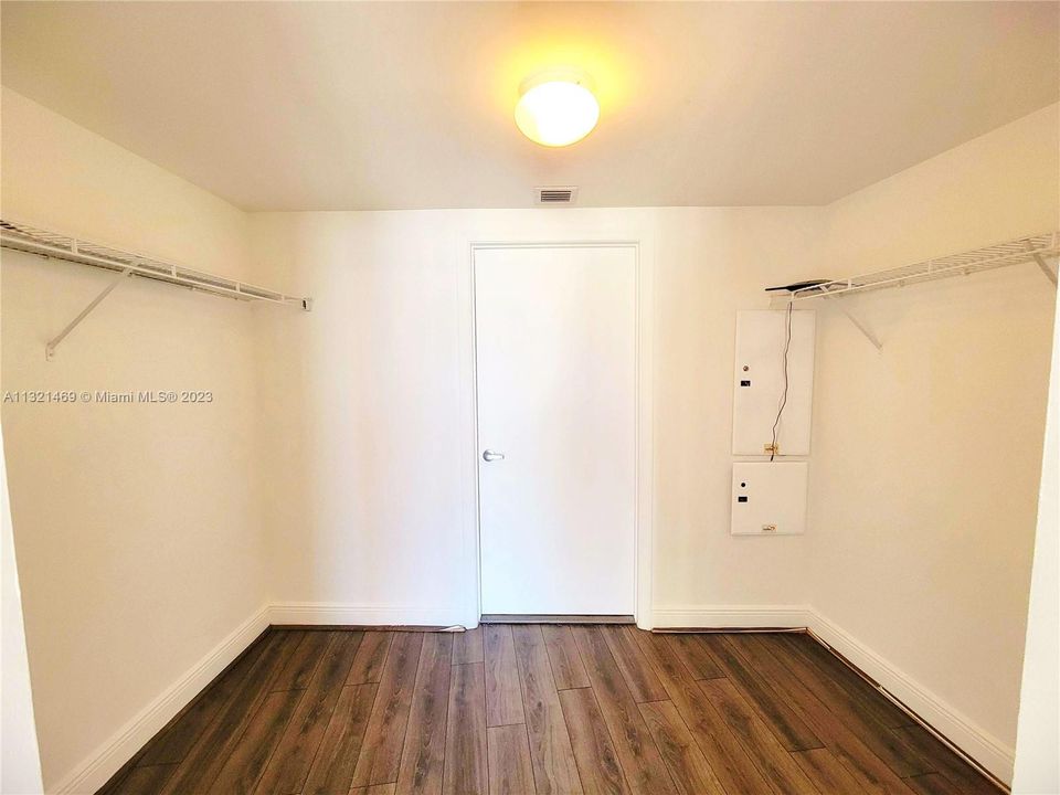 Recently Sold: $384,000 (1 beds, 1 baths, 791 Square Feet)