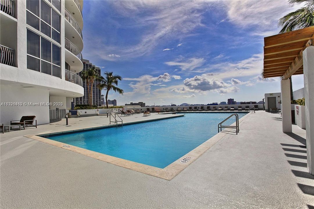 Recently Sold: $384,000 (1 beds, 1 baths, 791 Square Feet)