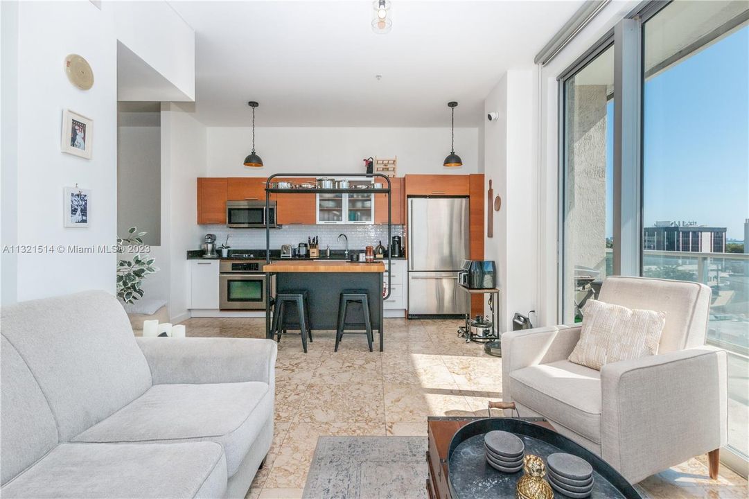 Recently Sold: $520,900 (1 beds, 1 baths, 972 Square Feet)