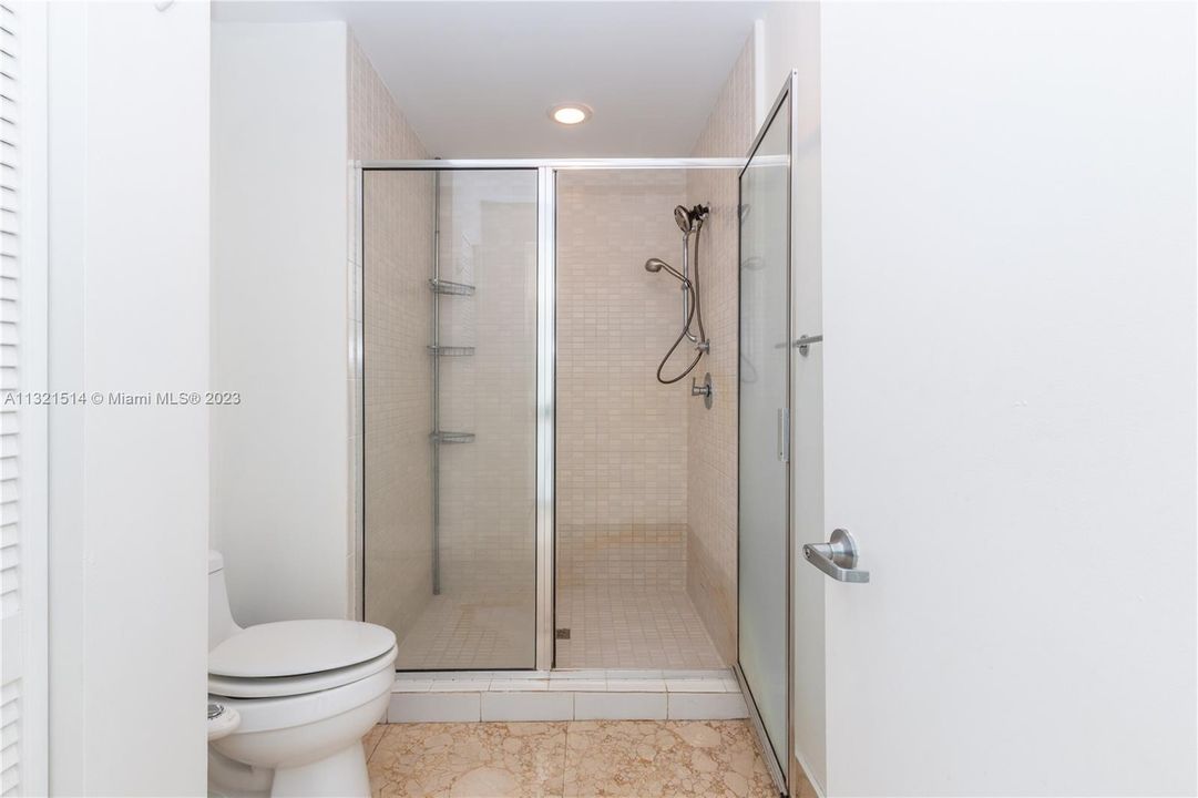 最近售出: $520,900 (1 贝兹, 1 浴室, 972 平方英尺)