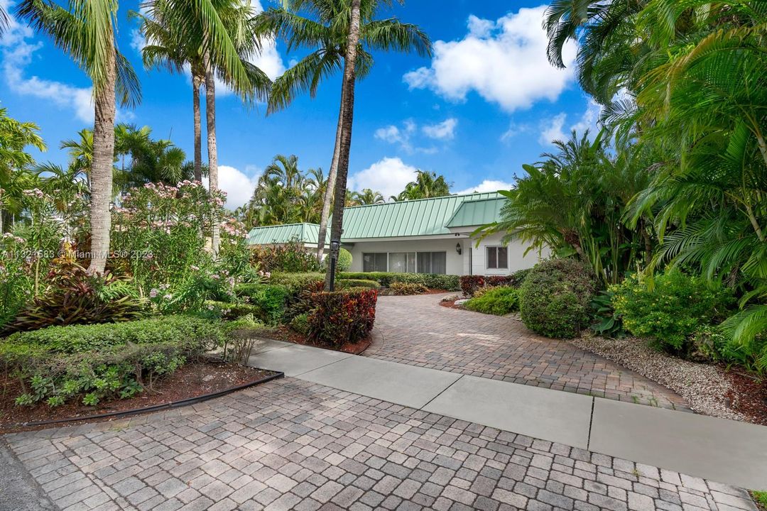 Recently Sold: $5,550,000 (4 beds, 3 baths, 3934 Square Feet)