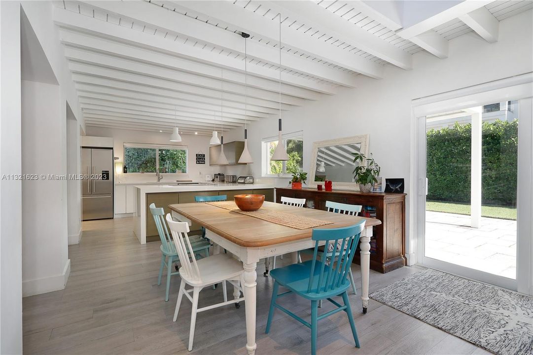 Active With Contract: $3,800,000 (5 beds, 4 baths, 3047 Square Feet)