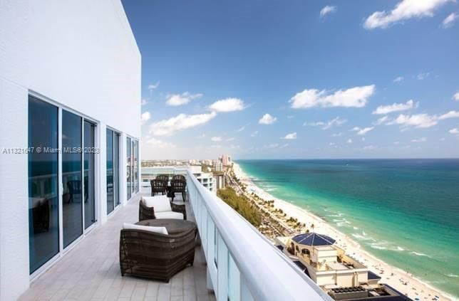 Recently Sold: $2,799,900 (2 beds, 2 baths, 1314 Square Feet)