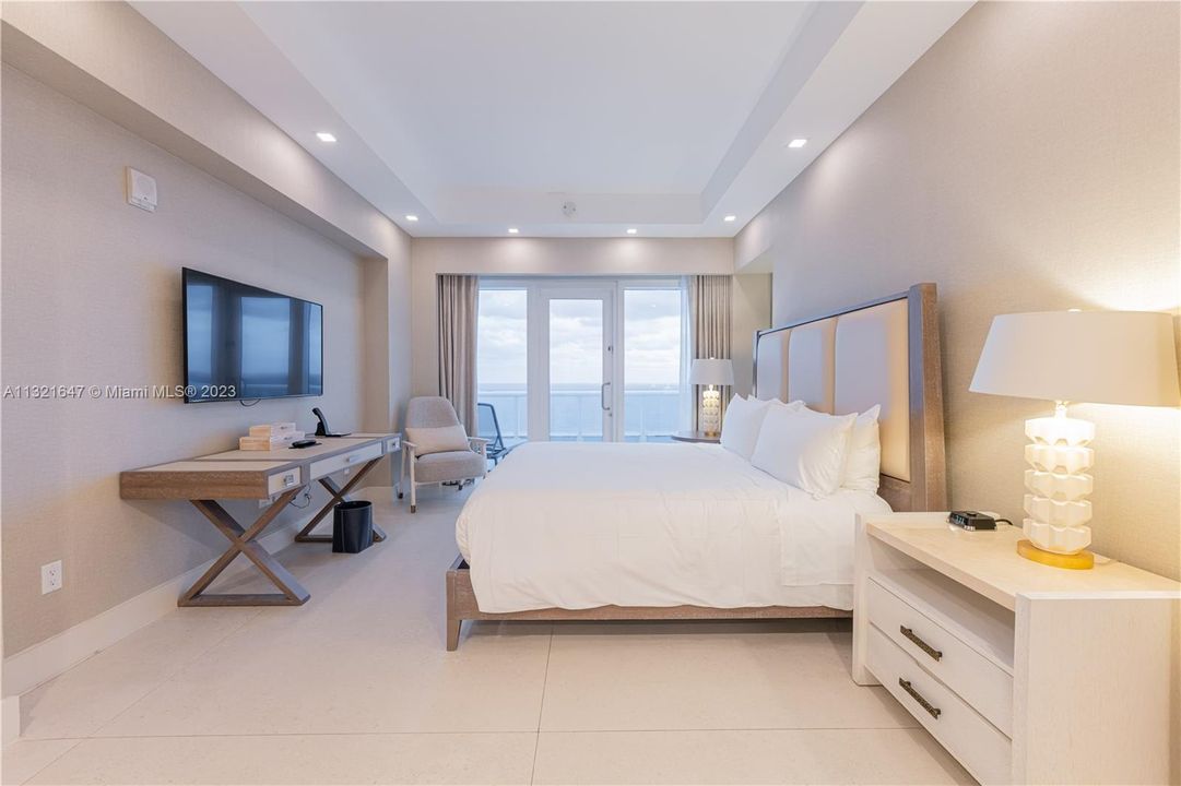 Recently Sold: $2,799,900 (2 beds, 2 baths, 1314 Square Feet)