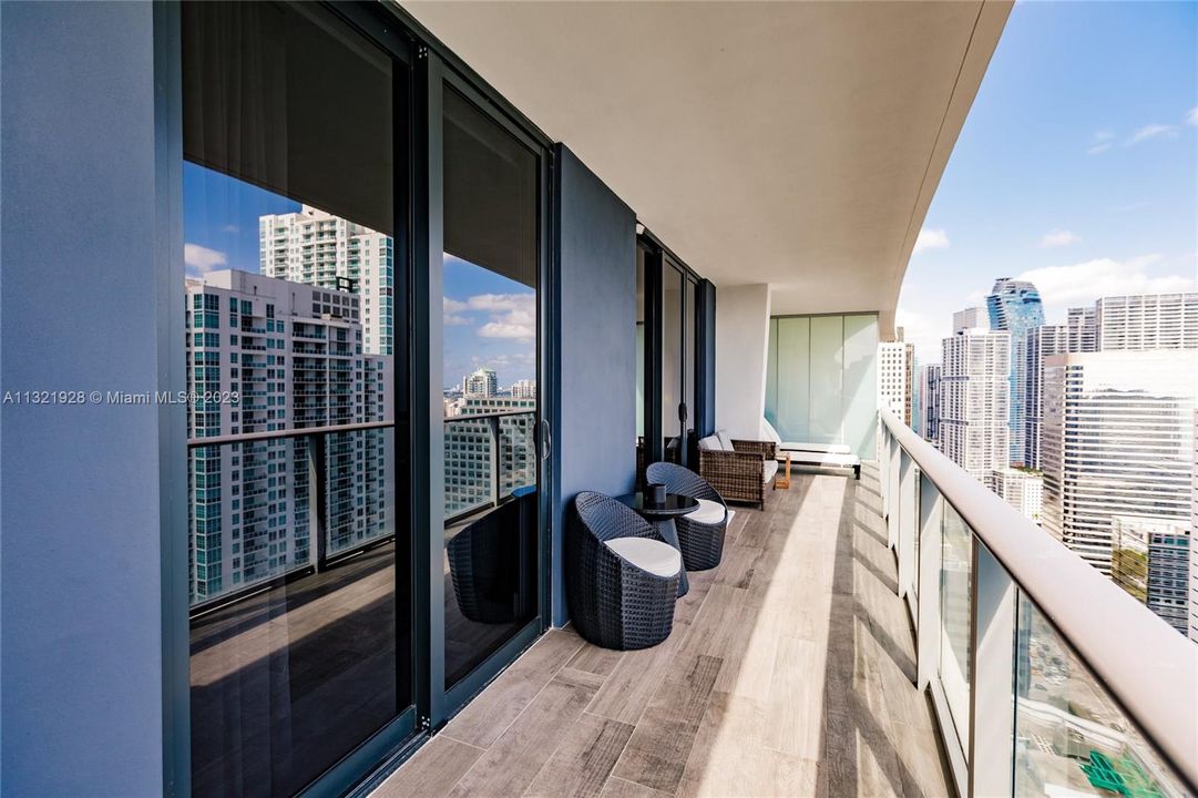 Recently Sold: $1,350,000 (2 beds, 3 baths, 1314 Square Feet)