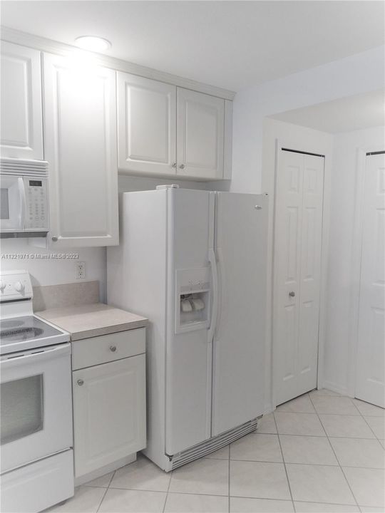 Active With Contract: $279,500 (3 beds, 2 baths, 1249 Square Feet)