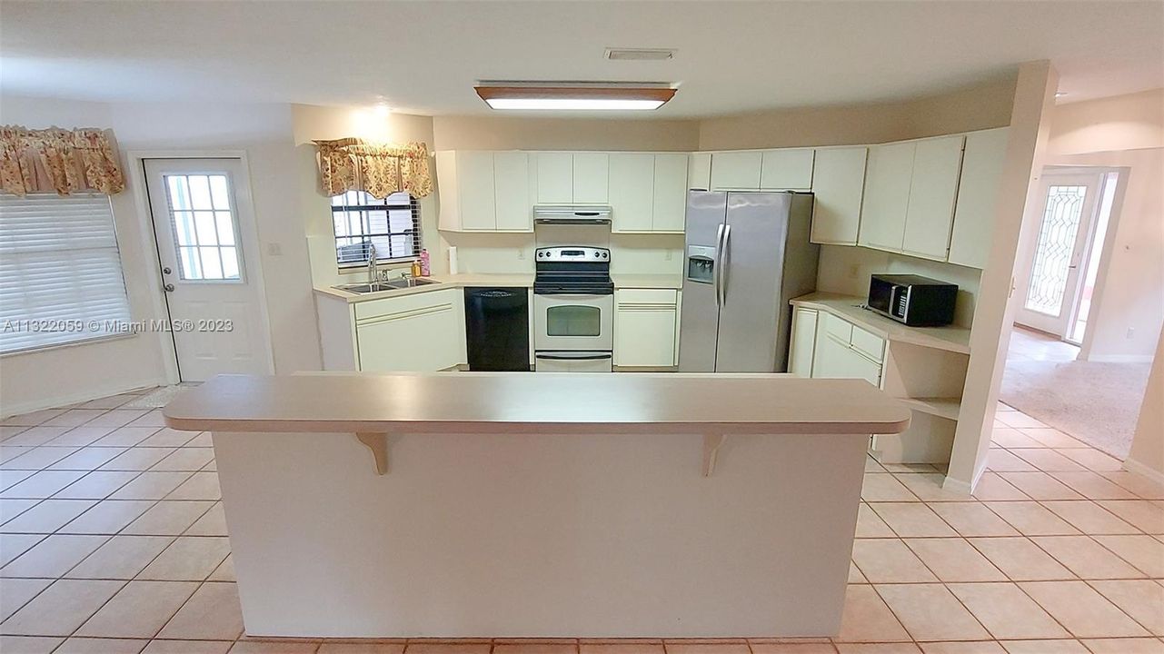 Vendido Recientemente: $549,000 (3 camas, 2 baños, 2518 Pies cuadrados)