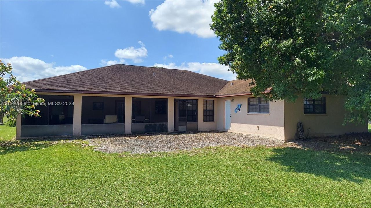 Vendido Recientemente: $549,000 (3 camas, 2 baños, 2518 Pies cuadrados)