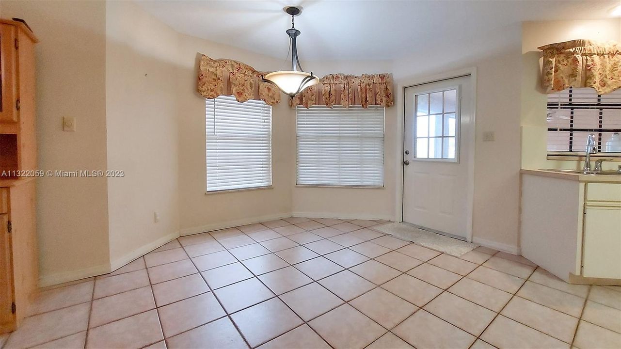 Vendido Recientemente: $549,000 (3 camas, 2 baños, 2518 Pies cuadrados)