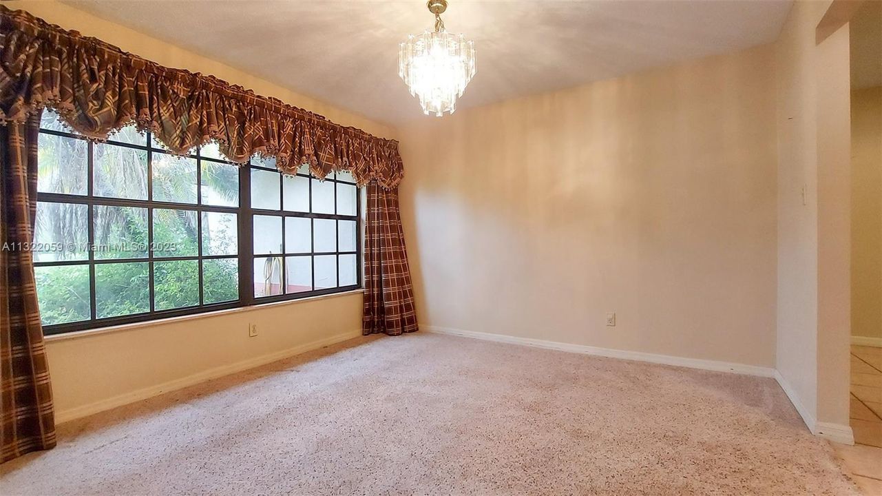 Vendido Recientemente: $549,000 (3 camas, 2 baños, 2518 Pies cuadrados)