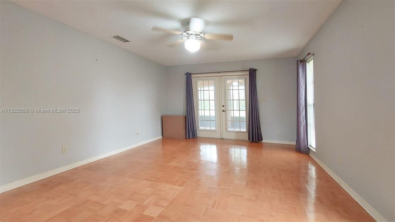 Vendido Recientemente: $549,000 (3 camas, 2 baños, 2518 Pies cuadrados)