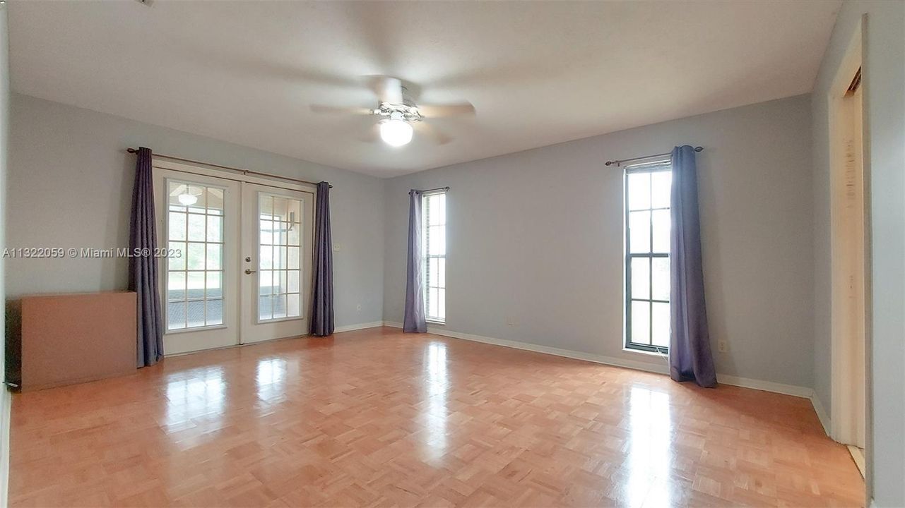 Vendido Recientemente: $549,000 (3 camas, 2 baños, 2518 Pies cuadrados)