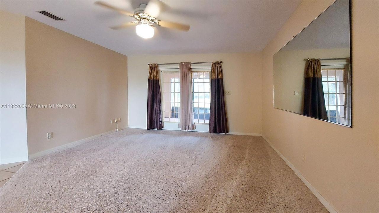 Vendido Recientemente: $549,000 (3 camas, 2 baños, 2518 Pies cuadrados)
