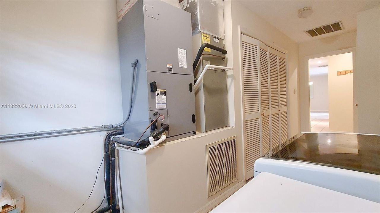 Vendido Recientemente: $549,000 (3 camas, 2 baños, 2518 Pies cuadrados)