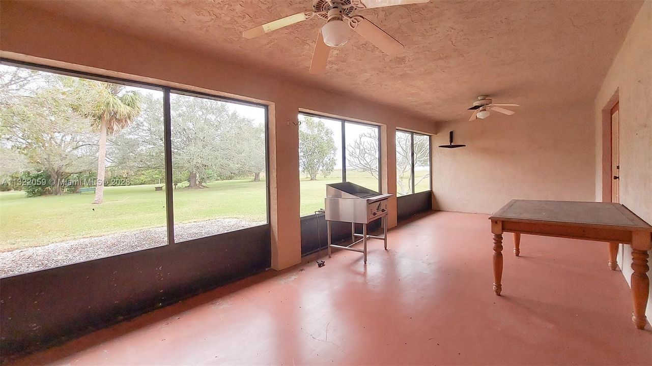 Vendido Recientemente: $549,000 (3 camas, 2 baños, 2518 Pies cuadrados)