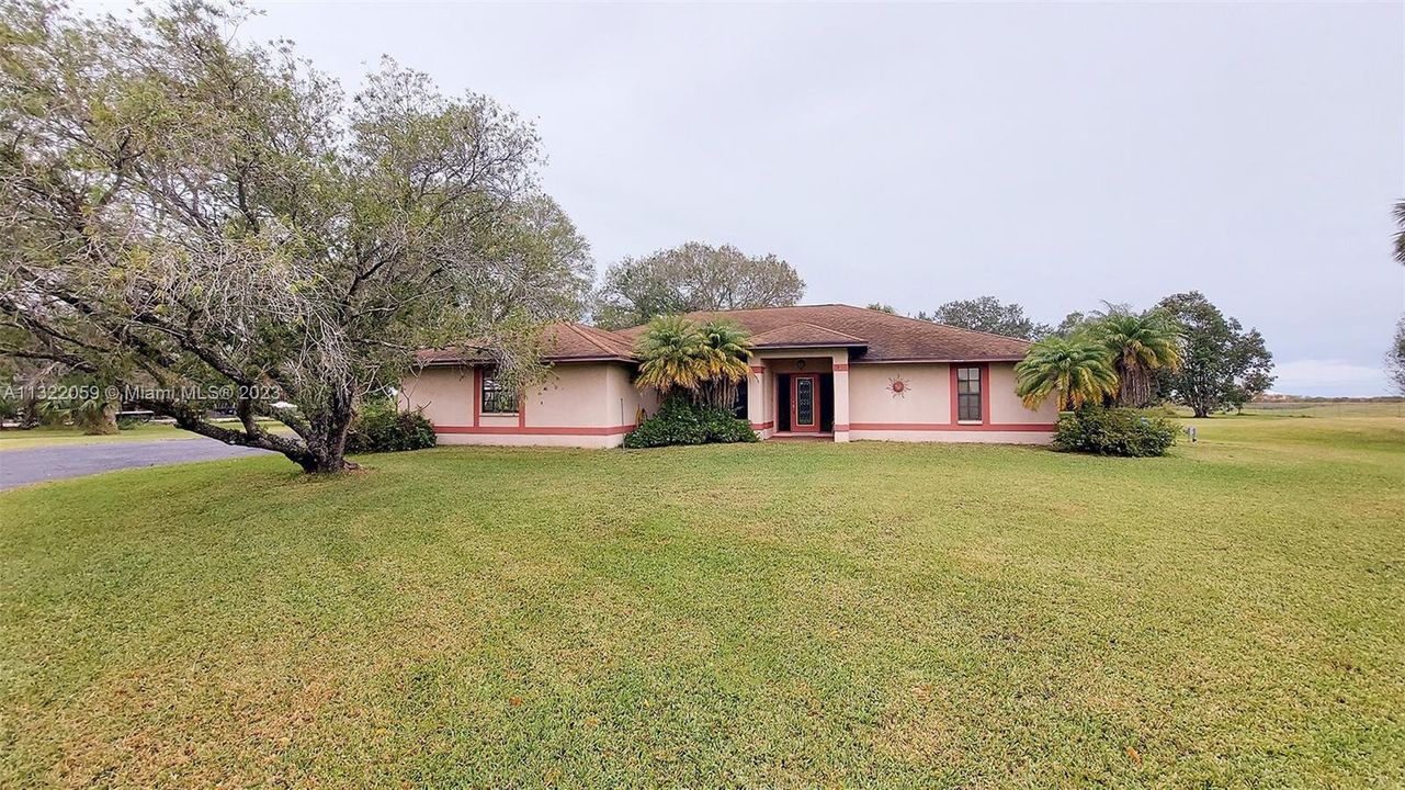 Recently Sold: $549,000 (3 beds, 2 baths, 2518 Square Feet)