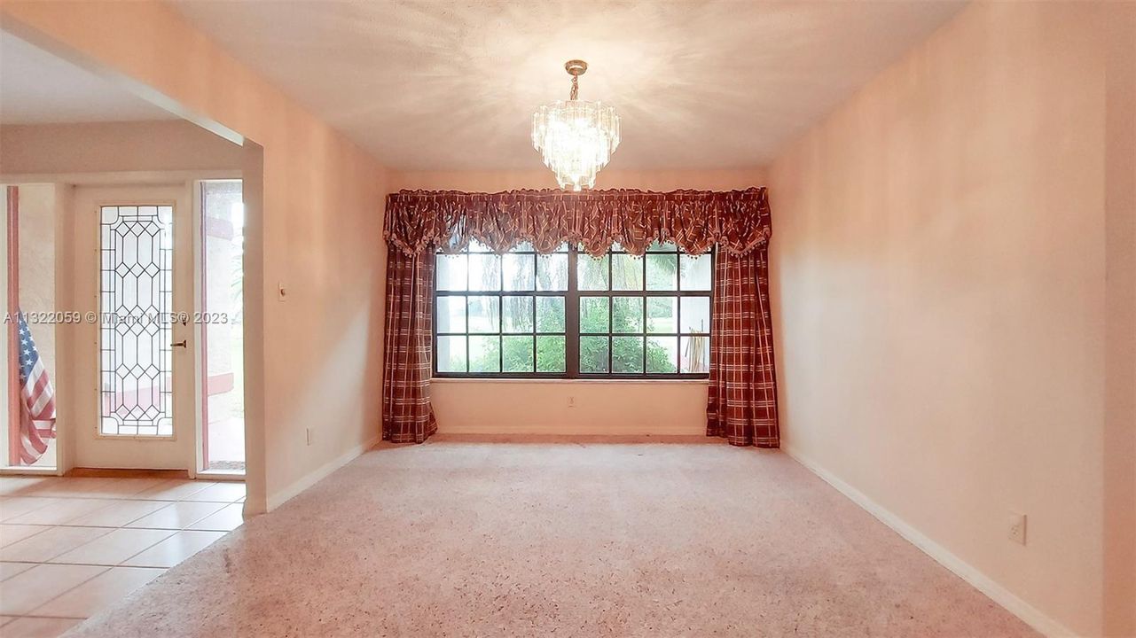 Vendido Recientemente: $549,000 (3 camas, 2 baños, 2518 Pies cuadrados)