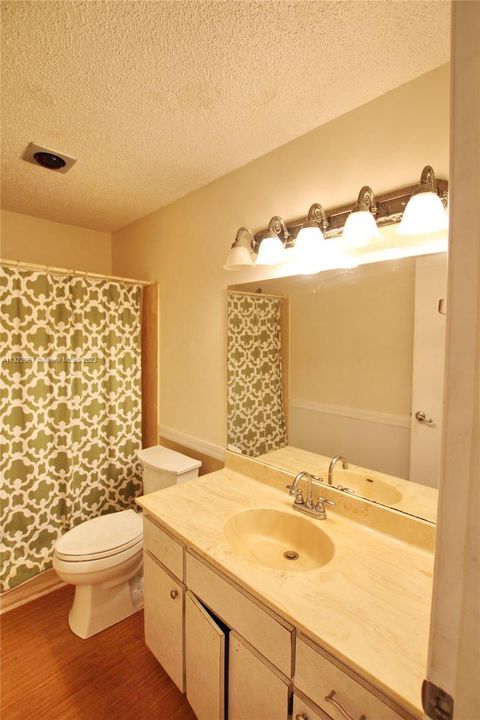 Недавно продано: $105,000 (2 спален, 2 ванн, 0 Квадратных фут)