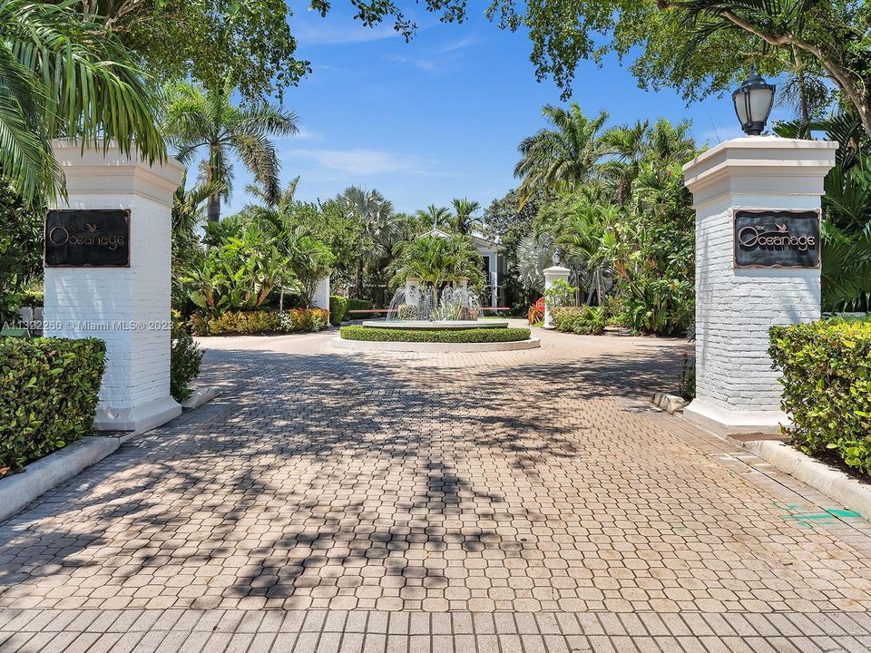 Oceanage private entrance with security guardhouse