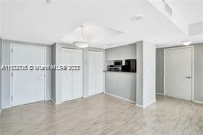 Recently Rented: $3,600 (1 beds, 1 baths, 735 Square Feet)
