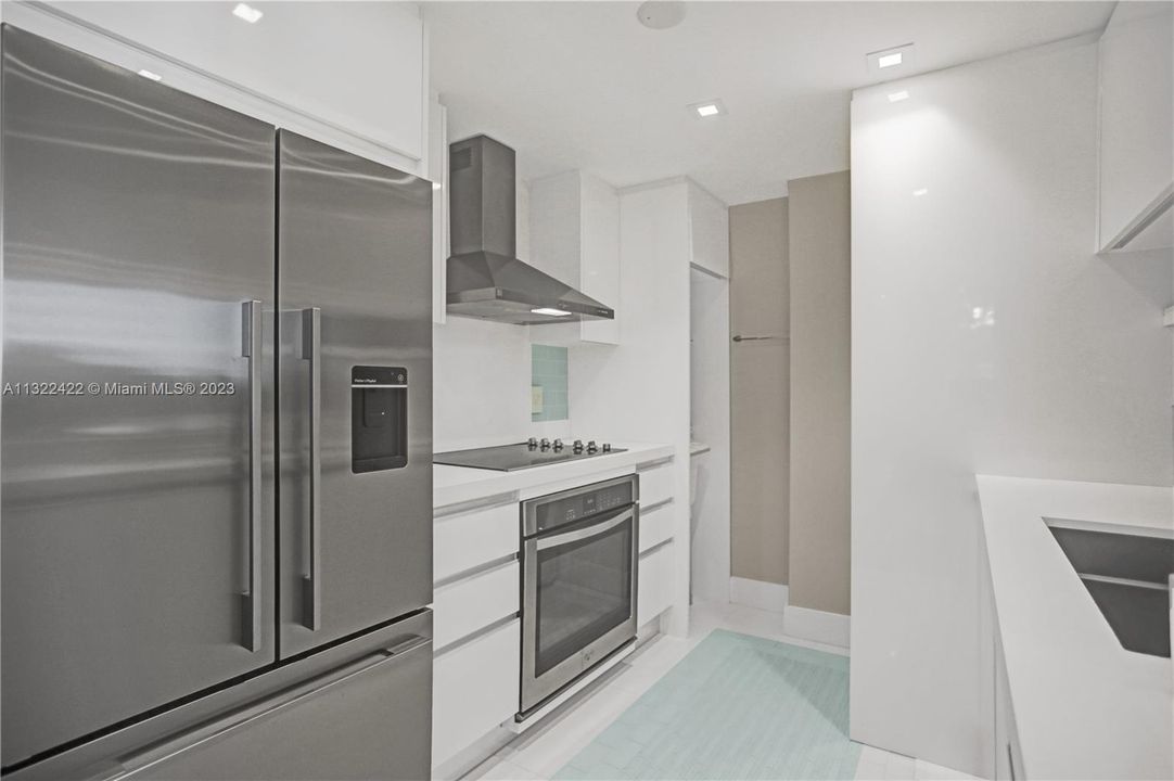 Recently Sold: $1,225,000 (2 beds, 2 baths, 1056 Square Feet)