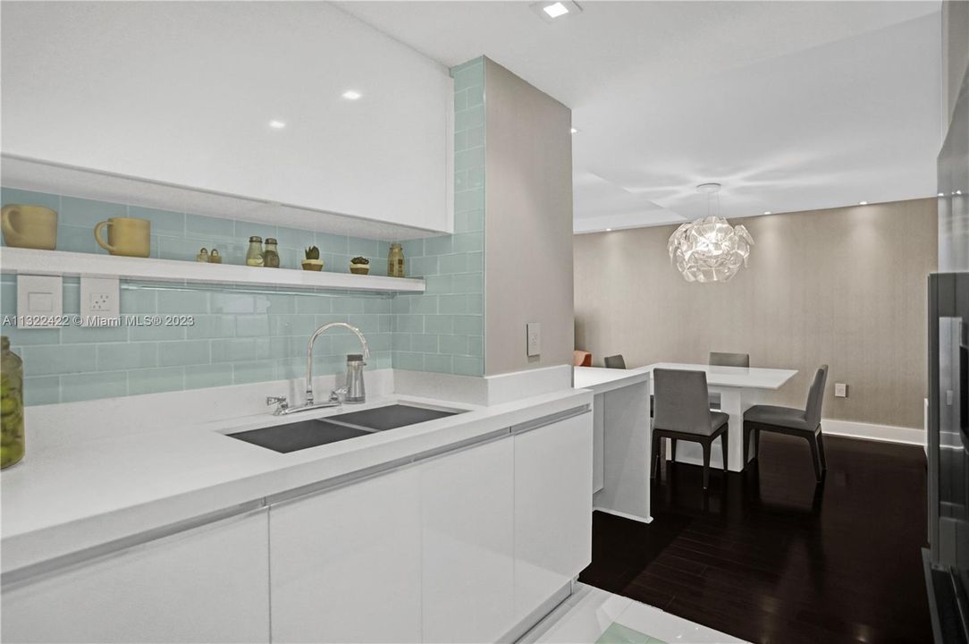 Recently Sold: $1,225,000 (2 beds, 2 baths, 1056 Square Feet)