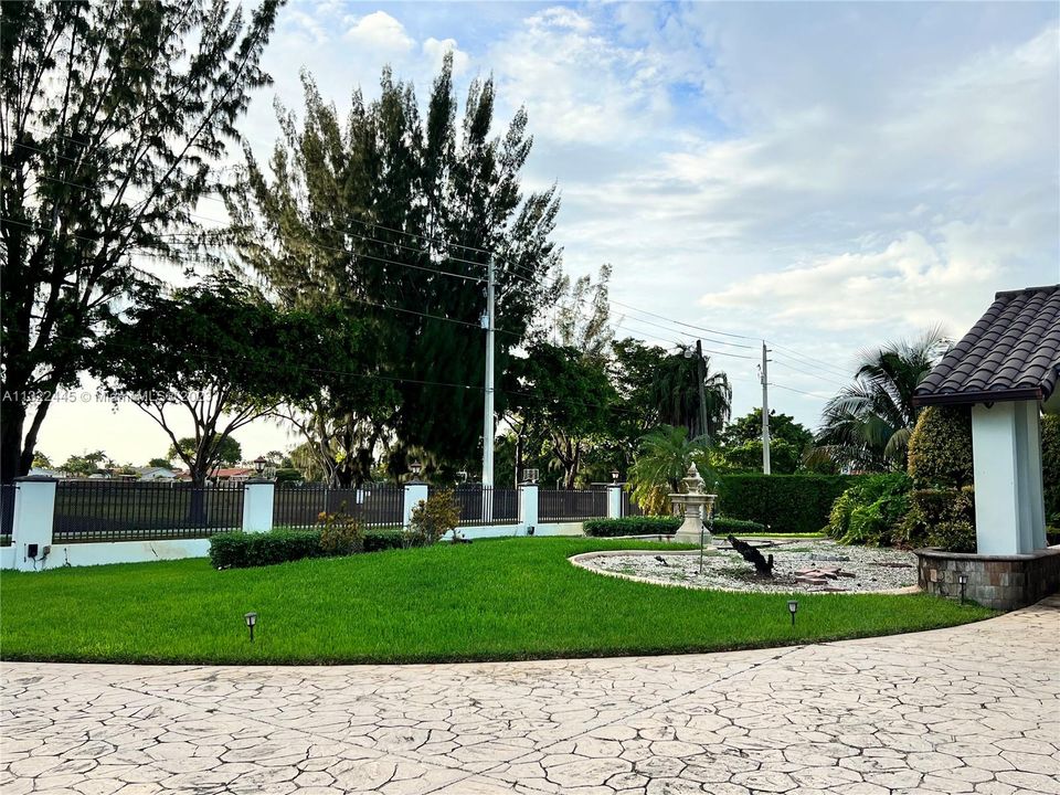 Recently Sold: $1,650,000 (4 beds, 4 baths, 3929 Square Feet)