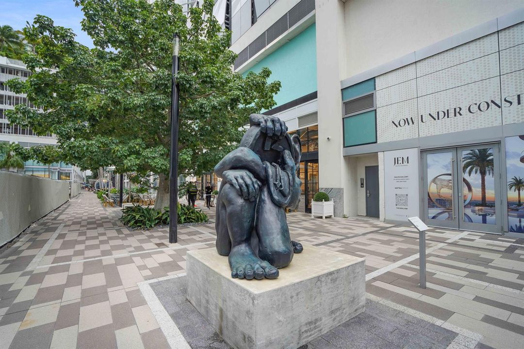 851 NE 1st Avenue 812 Miami