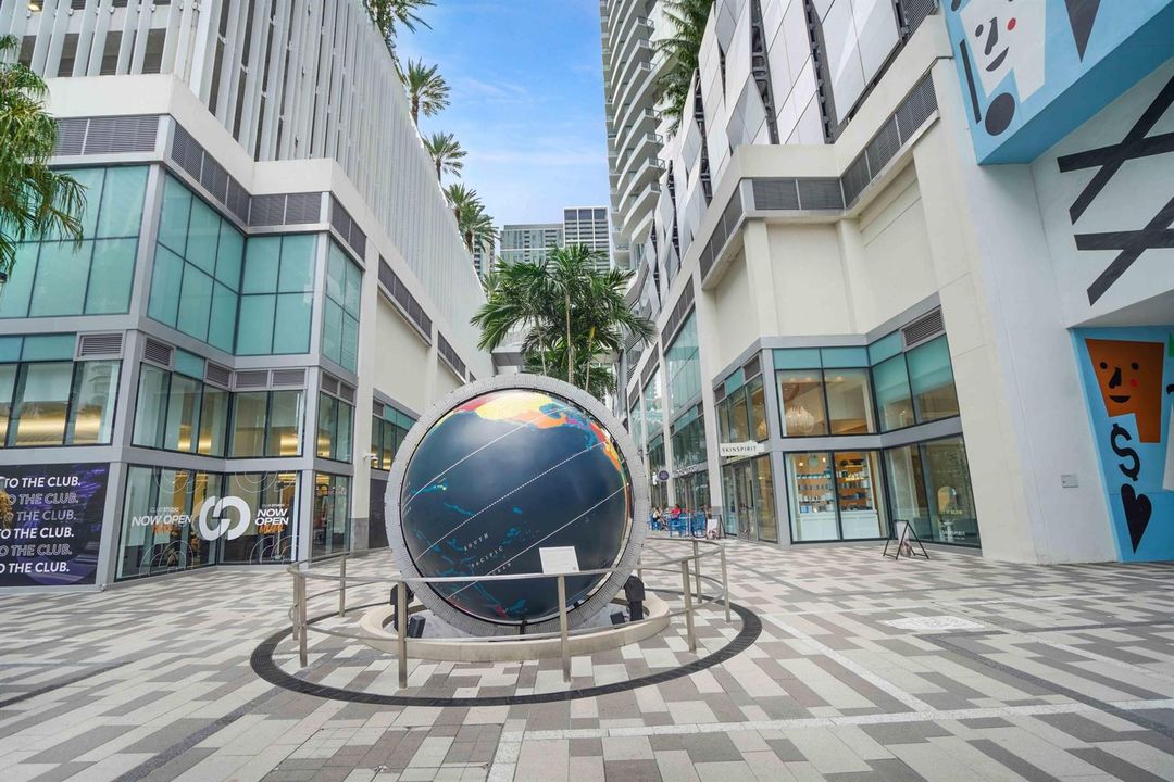 851 NE 1st Avenue 812 Miami