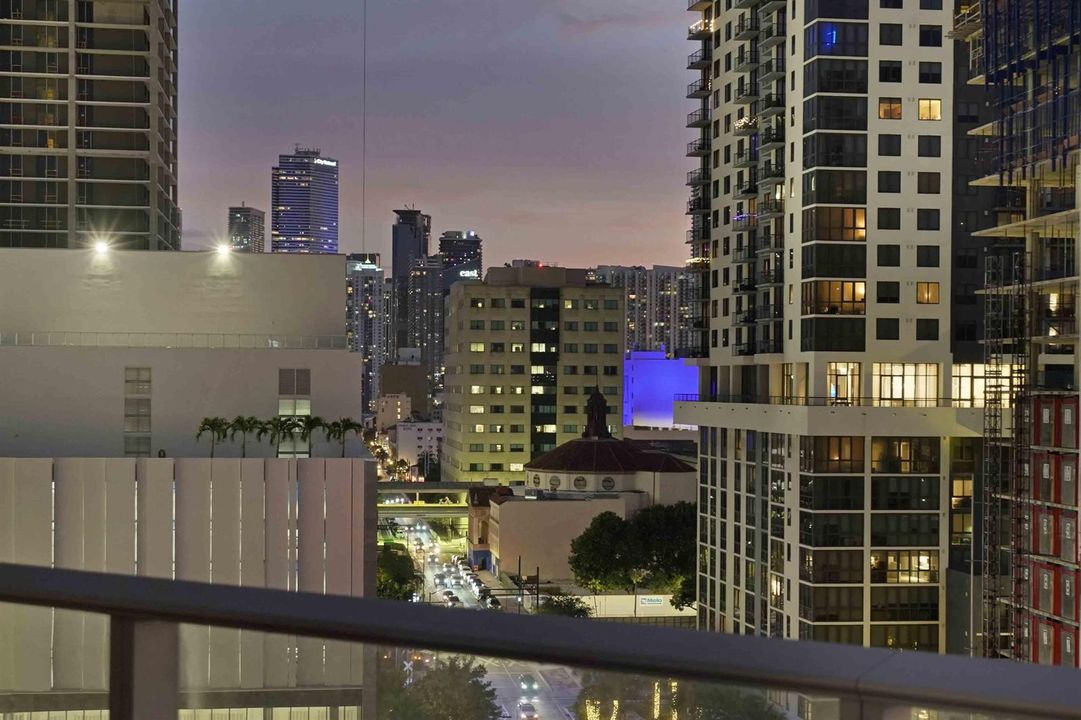 851 NE 1st Avenue 812 Miami