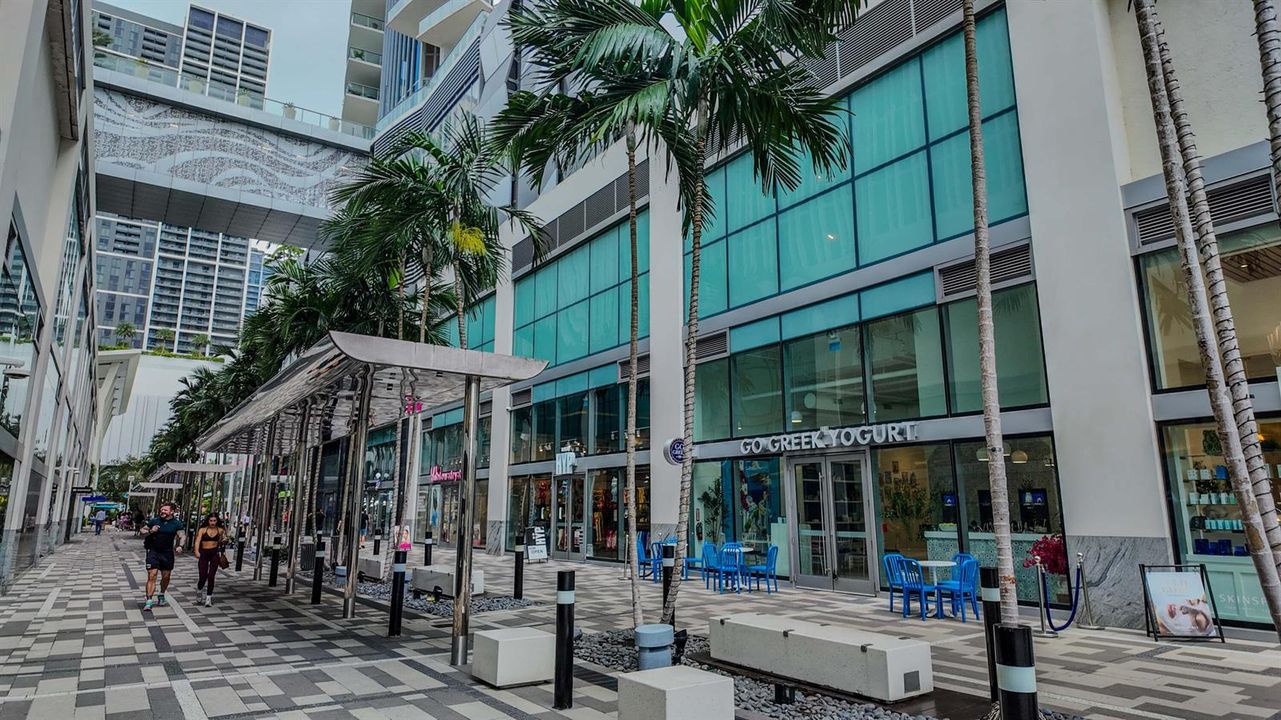 851 NE 1st Avenue 812 Miami