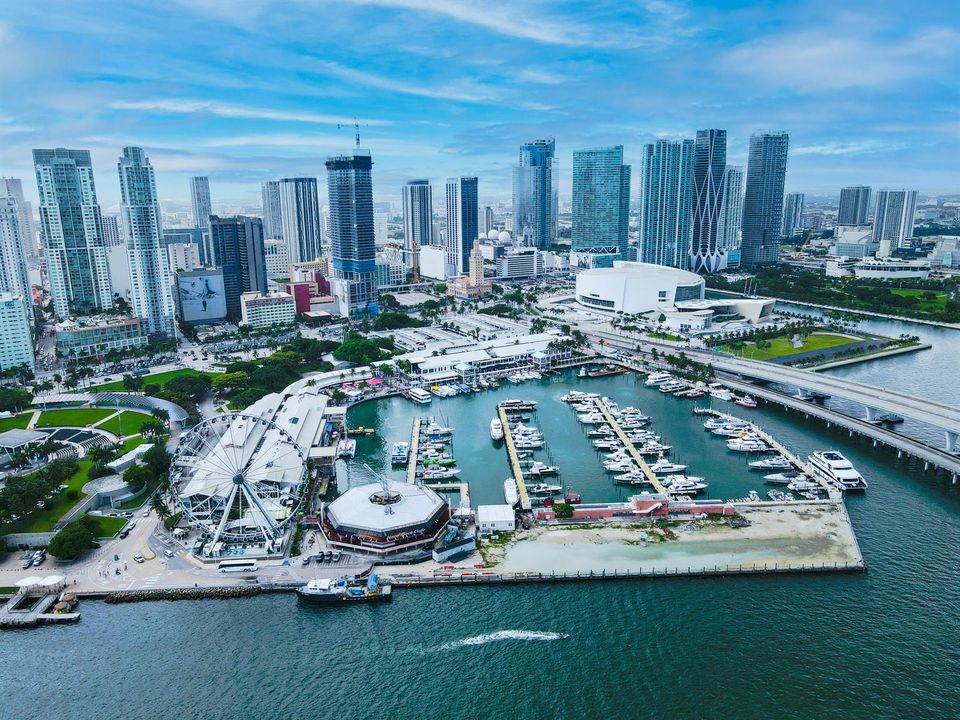 851 NE 1st Avenue 812 Miami