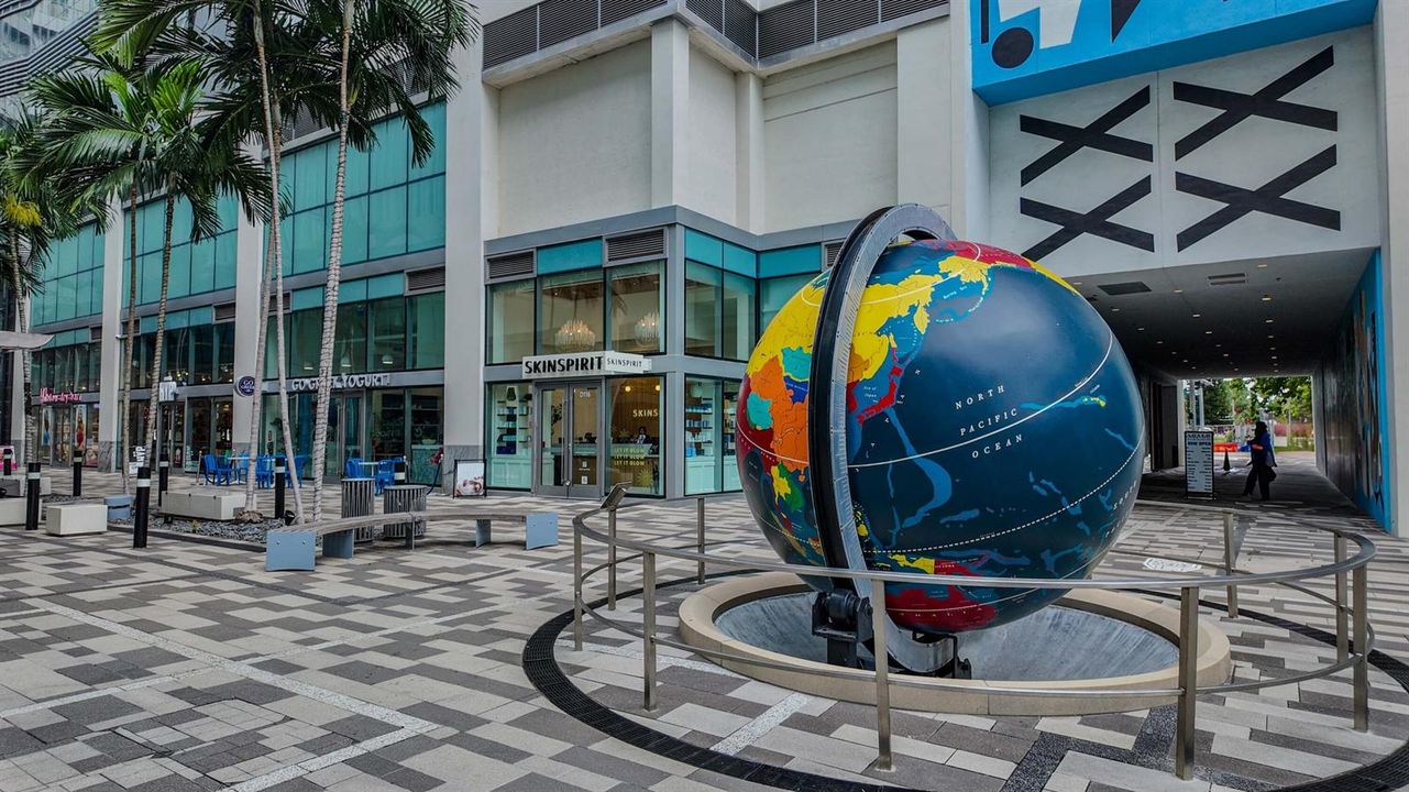 851 NE 1st Avenue 812 Miami