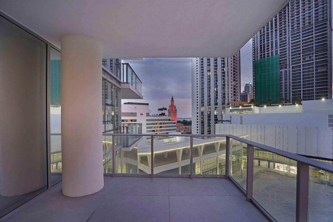 851 NE 1st Avenue 812 Miami