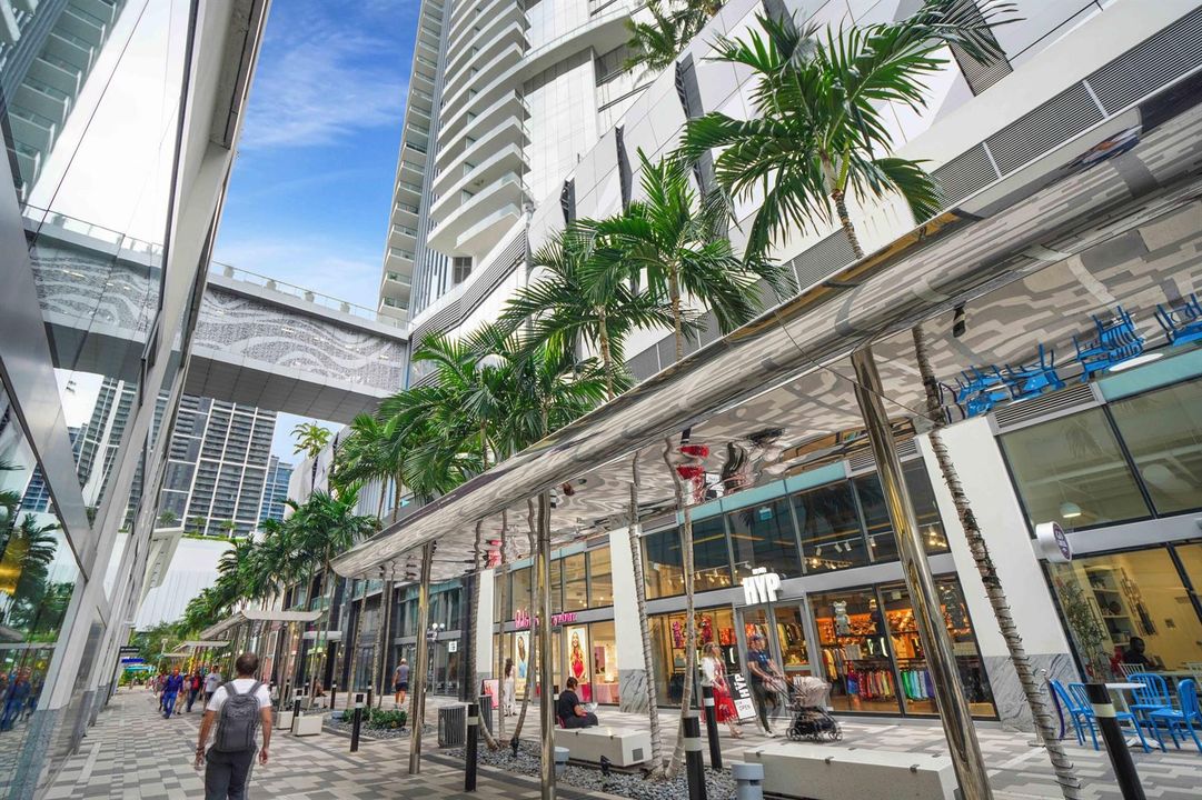 851 NE 1st Avenue 812 Miami