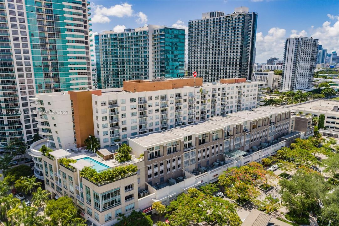 Recently Sold: $530,000 (1 beds, 1 baths, 726 Square Feet)