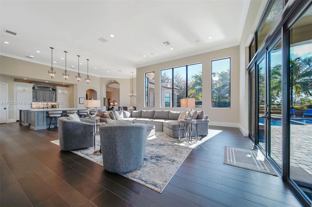 Recently Sold: $3,995,000 (6 beds, 7 baths, 6662 Square Feet)