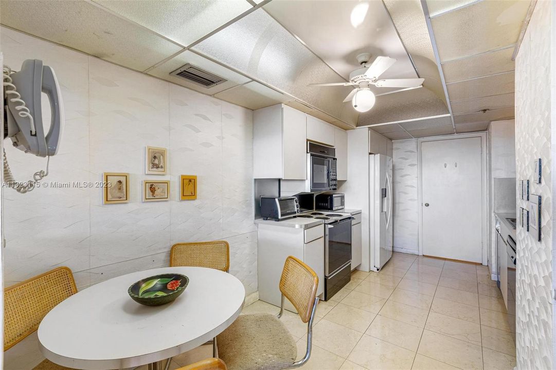 Recently Sold: $1,100,000 (2 beds, 2 baths, 1967 Square Feet)
