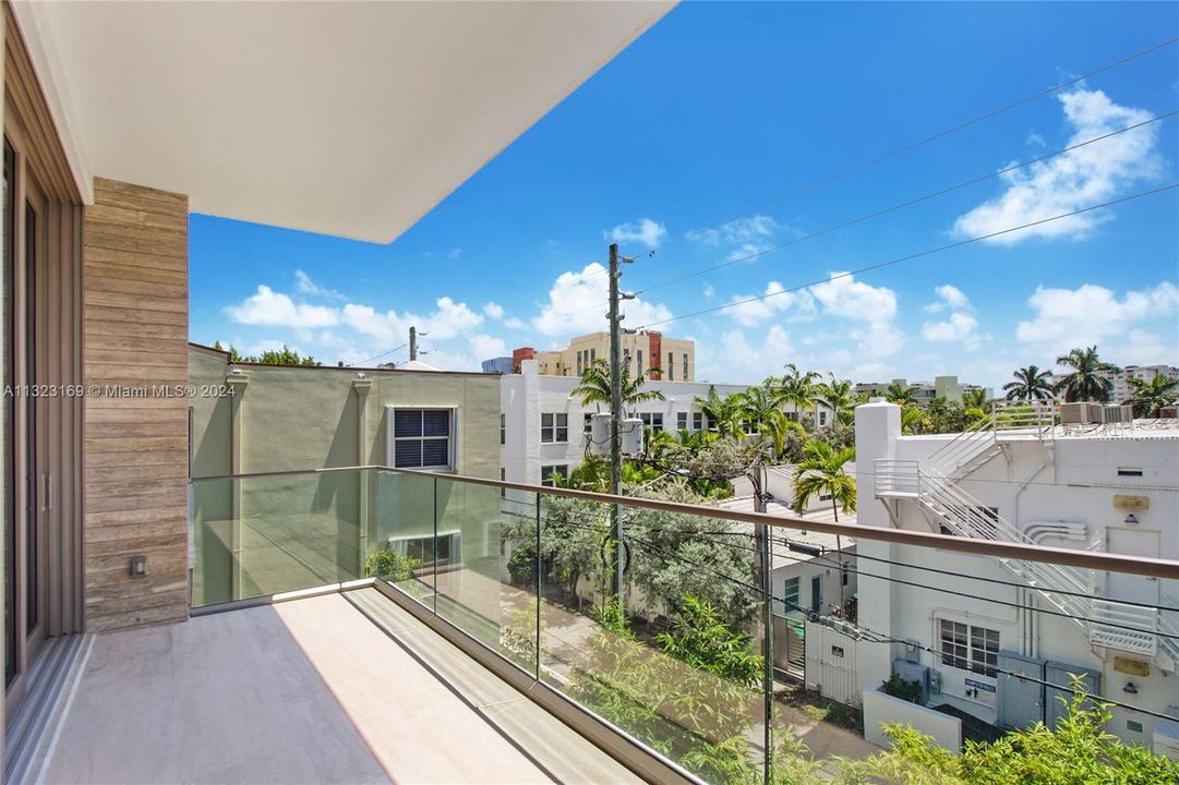 For Sale: $3,990,000 (3 beds, 3 baths, 2224 Square Feet)